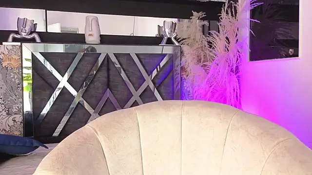 Snapshot of megan_lenon chatting on 07-14-26, 02:05 megan lenon online show from 07-14-26, 02:05