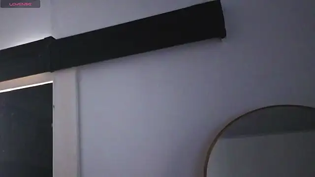 Snapshot of megan_lenon chatting on 06-22-26, 05:32 megan lenon online show from 06-22-26, 05:32