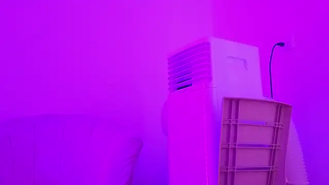 Snapshot of megan_lenon chatting on 07-18-26, 05:10 megan lenon online show from 07-18-26, 05:10