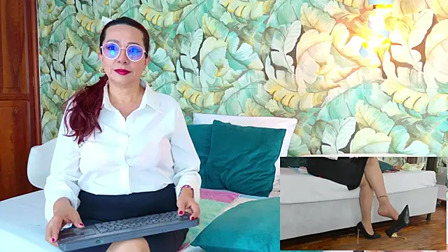 Snapshot of Madame_Angelic_1 chatting on 07-10-26, 04:01 Madame Angelic 1 online show from 07-10-26, 04:01