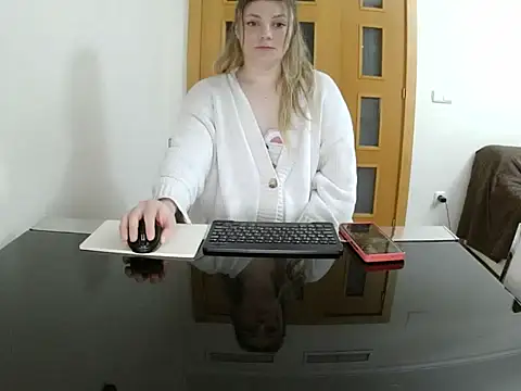 Snapshot of Adelyxveex chatting on 02-03-26, 11:43 Adelyxveex online show from 02-03-26, 11:43