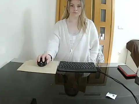 Adelyxveex online show from 12-18-25, 11:25