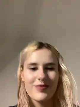 Snapshot of MilaElin chatting on 11-25-25, 03:23 MilaElin online show from 11-25-25, 03:23