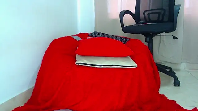 Milytylor online show from 04-01-26, 01:01