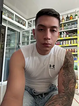 Snapshot of OliverWest04 chatting on 05-19-26, 04:03 OliverWest04 online show from 05-19-26, 04:03
