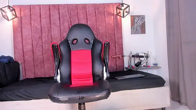 Snapshot of Noah_Katz chatting on 12-23-25, 02:55 Noah Katz online show from 12-23-25, 02:55