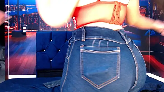 Snapshot of RomeoAndJulieta_0 chatting on 11-26-25, 01:05 RomeoAndJulieta 0 online show from 11-26-25, 01:05