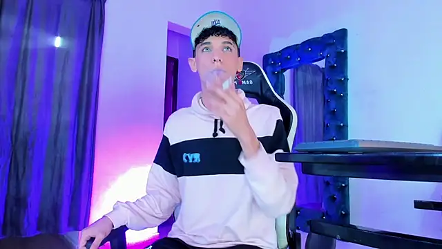 Snapshot of The_Prince_Luis chatting on 11-25-25, 02:01 The Prince Luis online show from 11-25-25, 02:01