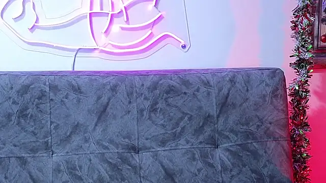 MightyLaura1 online show from 12-20-25, 10:34