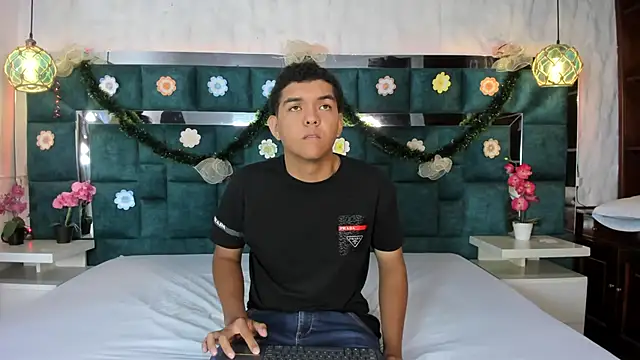  bonnyandclyde online show from 12-14-25, 11:49