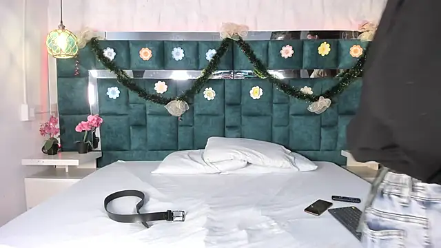  bonnyandclyde online show from 12-15-25, 11:49