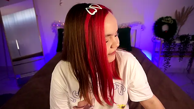 Snapshot of Rose_Luvv chatting on 12-23-25, 07:29 Rose Luvv online show from 12-23-25, 07:29