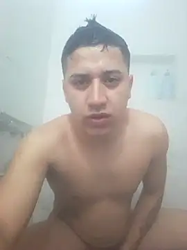 Snapshot of Alvarezz0202 chatting on 06-24-26, 12:15 Alvarezz0202 online show from 06-24-26, 12:15