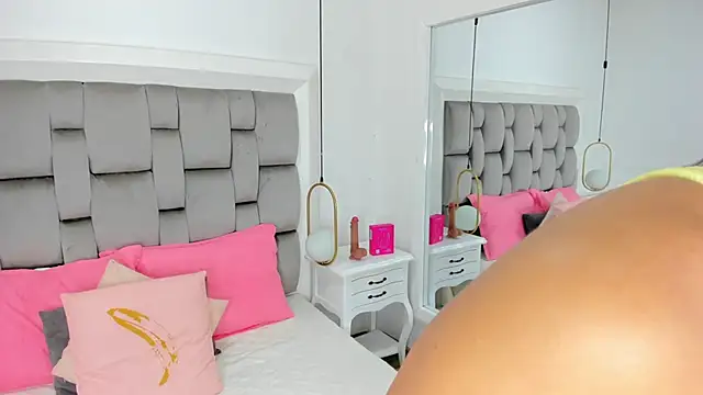 Snapshot of gaby_smit__ chatting on 02-25-26, 11:32 gaby smit online show from 02-25-26, 11:32