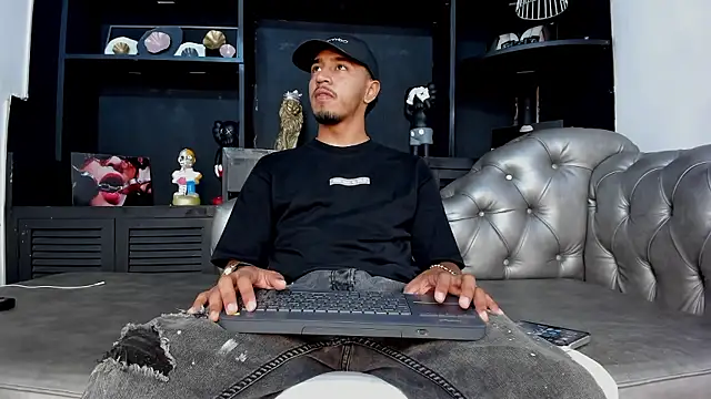 Snapshot of Brand_Collins chatting on 01-07-26, 07:52 Brand Collins online show from 01-07-26, 07:52