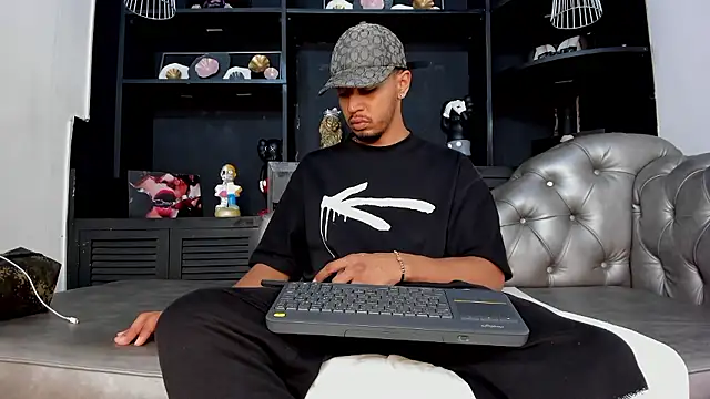 Snapshot of Brand_Collins chatting on 01-09-26, 07:21 Brand Collins online show from 01-09-26, 07:21