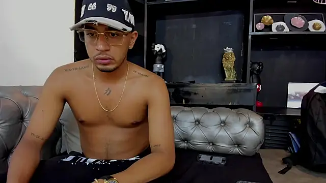 Snapshot of Brand_Collins chatting on 12-02-25, 07:59 Brand Collins online show from 12-02-25, 07:59