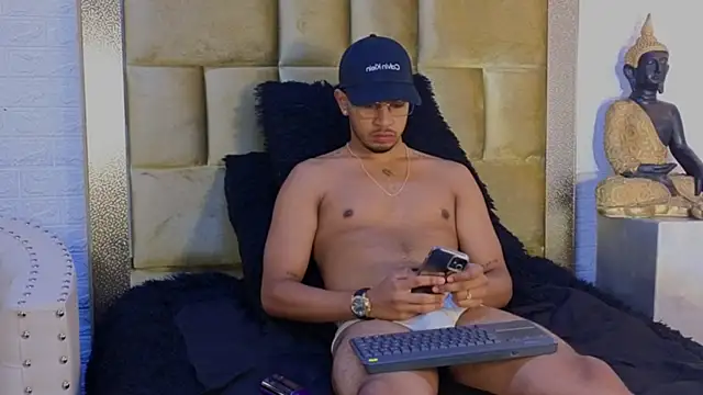 Snapshot of Brand_Collins chatting on 12-05-25, 08:39 Brand Collins online show from 12-05-25, 08:39