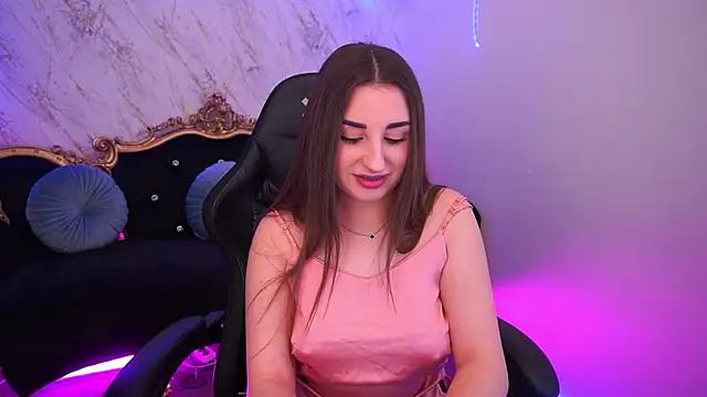 NaomiBaae online show from 12-17-25, 11:21