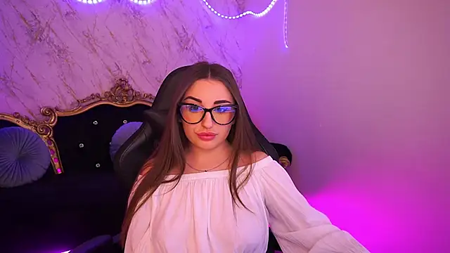 NaomiBaae online show from 12-19-25, 10:34