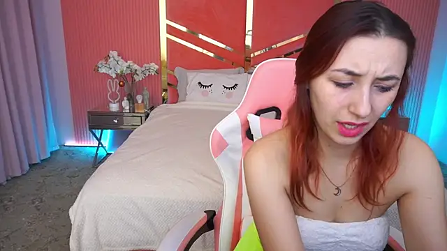 RoxieRay online show from 12-22-25, 03:45