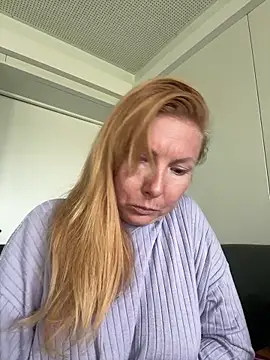 Snapshot of JenyJansy chatting on 12-17-25, 11:26 JenyJansy online show from 12-17-25, 11:26