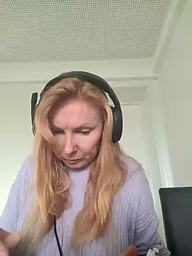 Snapshot of JenyJansy chatting on 11-28-25, 01:44 JenyJansy online show from 11-28-25, 01:44