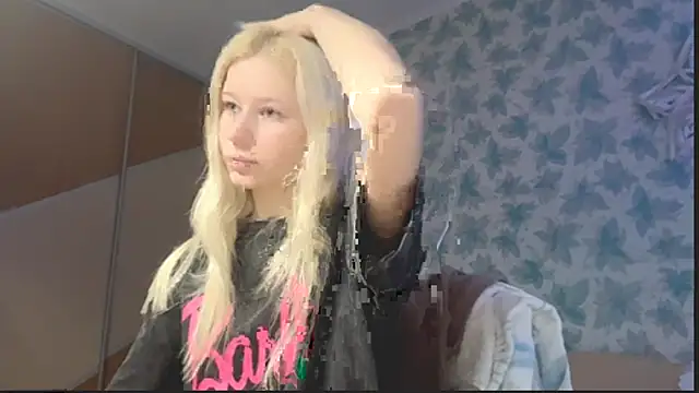 Barbie Blondie online show from 12-21-25, 12:13