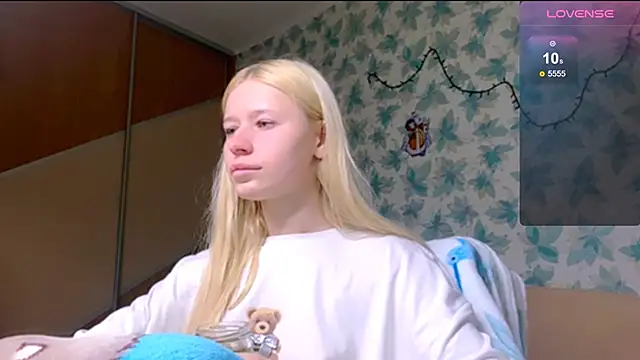 Snapshot of Barbie_Blondie chatting on 03-28-26, 04:30 Barbie Blondie online show from 03-28-26, 04:30