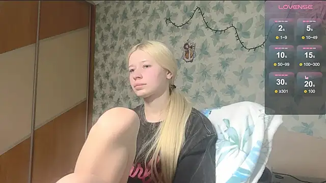 Snapshot of Barbie_Blondie chatting on 03-24-26, 08:42 Barbie Blondie online show from 03-24-26, 08:42