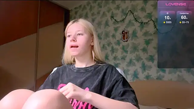 Snapshot of Barbie_Blondie chatting on 04-10-26, 04:14 Barbie Blondie online show from 04-10-26, 04:14