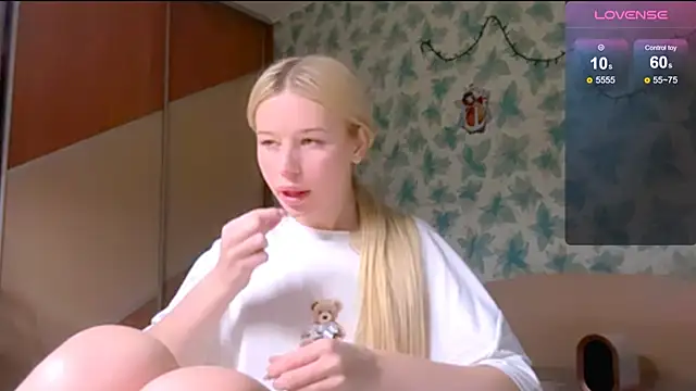Snapshot of Barbie_Blondie chatting on 04-17-26, 04:43 Barbie Blondie online show from 04-17-26, 04:43