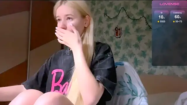 Snapshot of Barbie_Blondie chatting on 04-12-26, 03:48 Barbie Blondie online show from 04-12-26, 03:48
