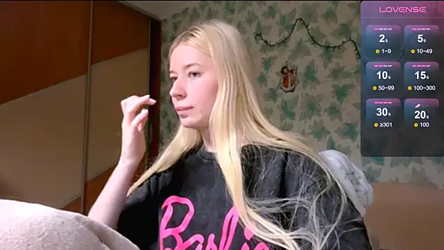 Snapshot of Barbie_Blondie chatting on 04-13-26, 05:06 Barbie Blondie online show from 04-13-26, 05:06