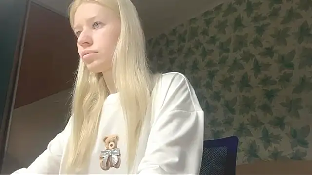 Barbie Blondie online show from 12-14-25, 07:08