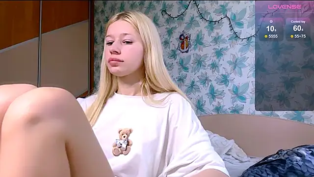 Snapshot of Barbie_Blondie chatting on 04-04-26, 11:06 Barbie Blondie online show from 04-04-26, 11:06