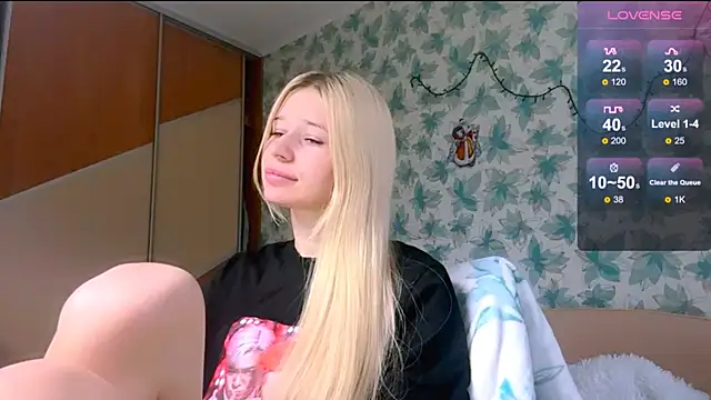 Snapshot of Barbie_Blondie chatting on 04-20-26, 02:07 Barbie Blondie online show from 04-20-26, 02:07