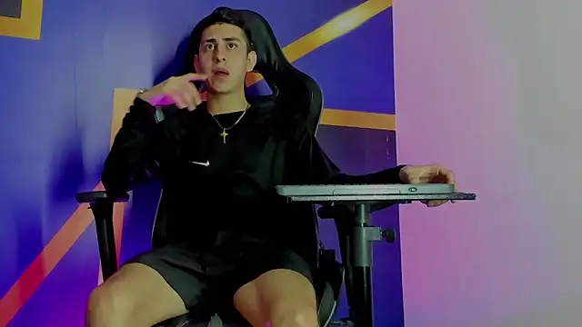 Snapshot of twink_scott_ chatting on 12-03-25, 04:24 twink scott online show from 12-03-25, 04:24