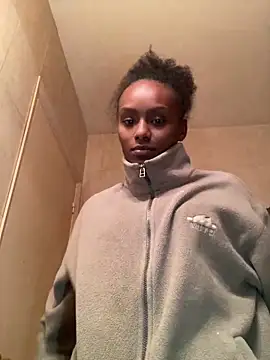    Hannah    online show from 12-05-25, 02:00