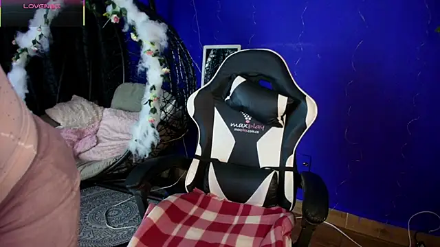 Anto Thompson online show from 12-18-25, 03:55