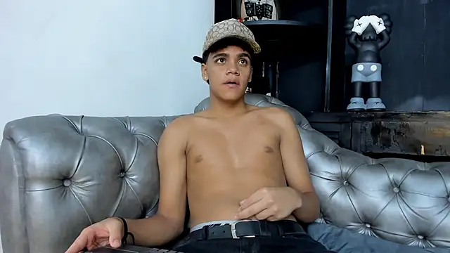 Isaac Collins  online show from 11-28-25, 07:58