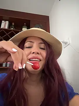 IsaSantoDomingo online show from 12-19-25, 04:53