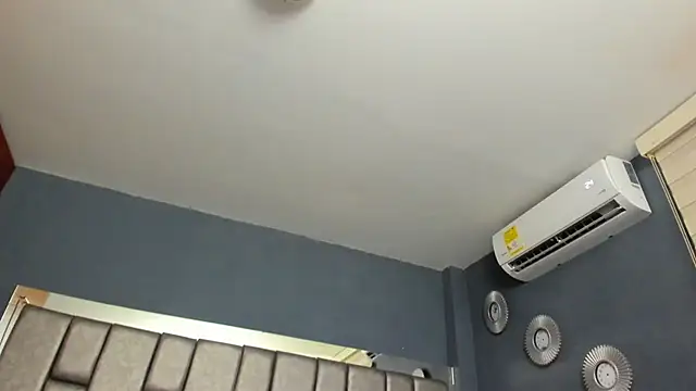 IsaSantoDomingo online show from 12-13-25, 11:55