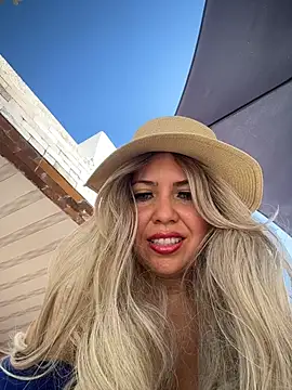 IsaSantoDomingo online show from 11-29-25, 02:17