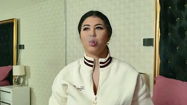 Snapshot of MegaBoobsDeee chatting on 12-23-25, 04:56 MegaBoobsDeee online show from 12-23-25, 04:56