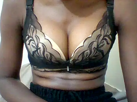 Snapshot of Londy170 chatting on 12-15-25, 09:42 Londy170 online show from 12-15-25, 09:42