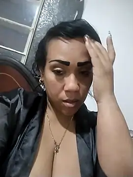 Snapshot of KarolWest_ chatting on 12-19-25, 01:53 KarolWest online show from 12-19-25, 01:53