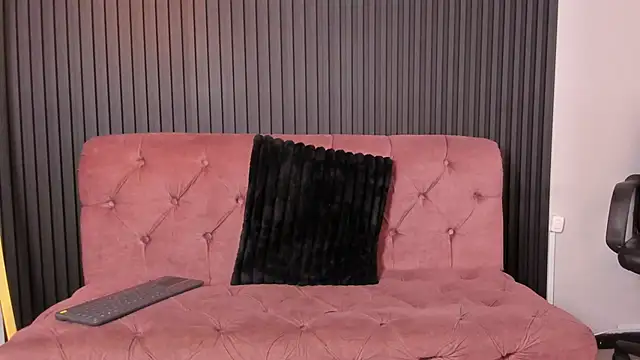 Snapshot of KarolWest_ chatting on 01-13-26, 11:58 KarolWest online show from 01-13-26, 11:58