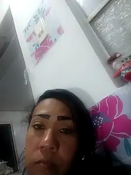 Snapshot of KarolWest_ chatting on 12-14-25, 08:58 KarolWest online show from 12-14-25, 08:58