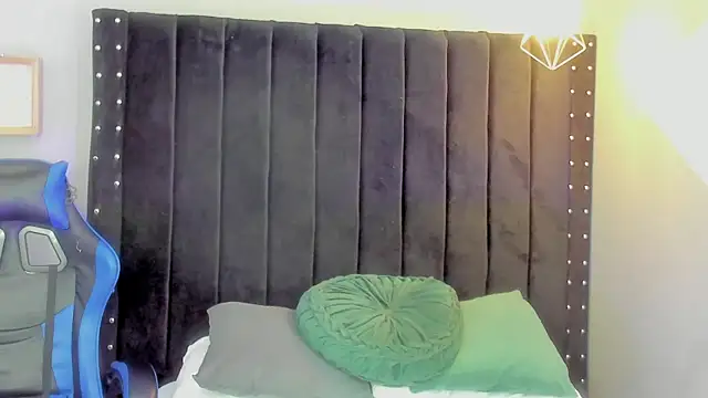 Snapshot of Bryan_robayo5 chatting on 12-22-25, 11:21 Bryan robayo5 online show from 12-22-25, 11:21